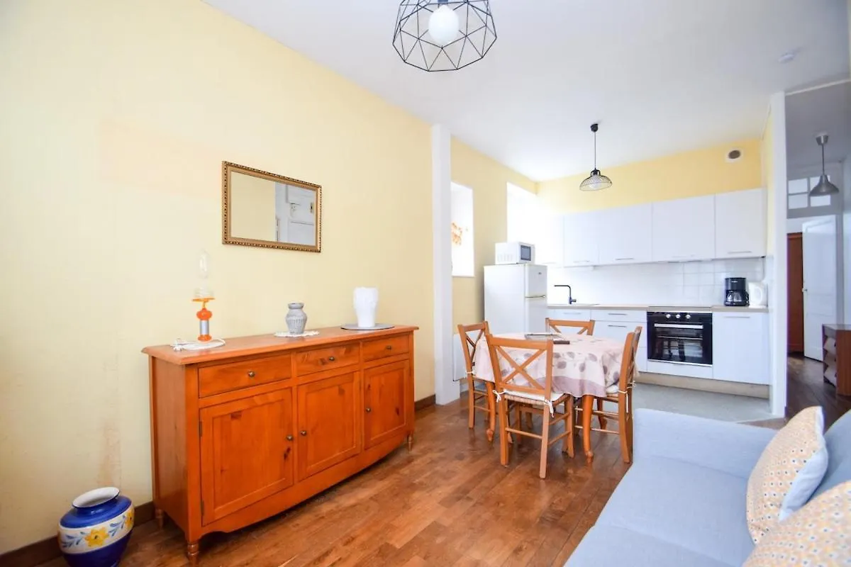דינאן Appartement 4 Pers A 300M De La Gare Sncf 0*,  צרפת